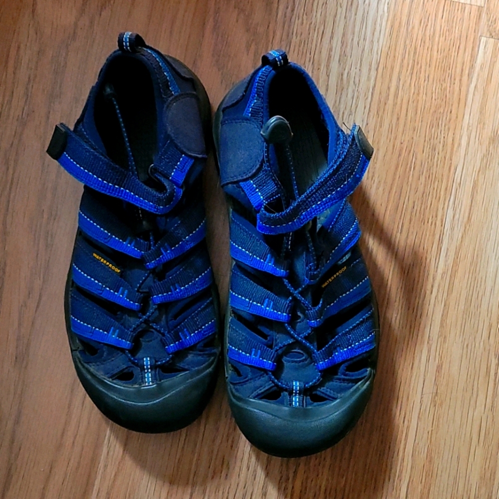 Keen Shoes size 5